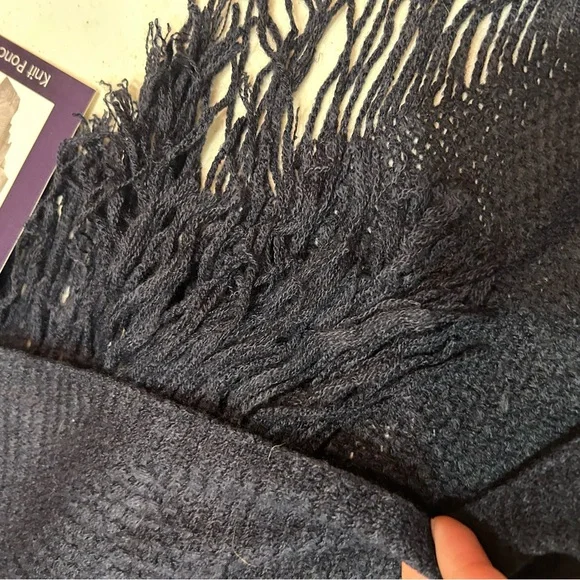 (OS) VINTAGE Kendall & James Navy Blue Knit Poncho - Picture 5 of 5